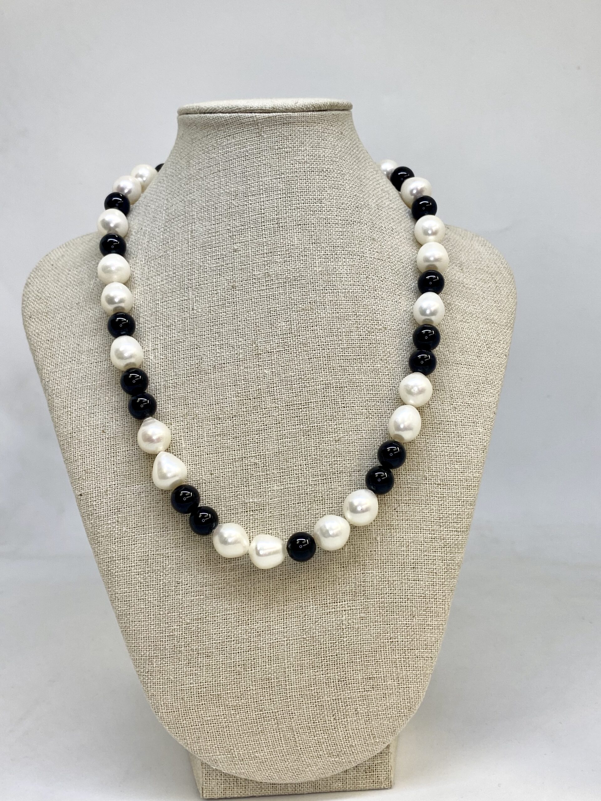 Onyx and Pearl Necklace With 14K Gold Accents - Etsy